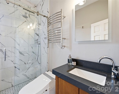 301 W 10th Street - Photo Thumbnail 18