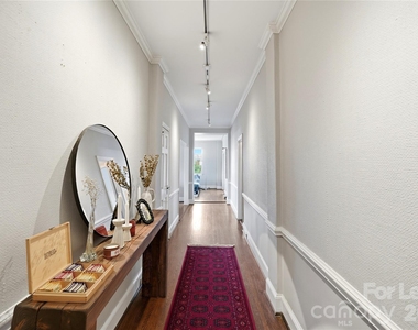 301 W 10th Street - Photo Thumbnail 21