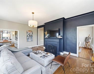 301 W 10th Street - Photo Thumbnail 2