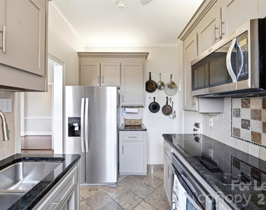 301 W 10th Street - Photo Thumbnail 11