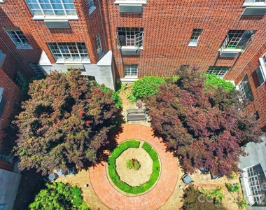 301 W 10th Street - Photo Thumbnail 30