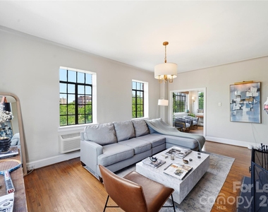 301 W 10th Street - Photo Thumbnail 4
