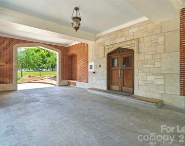 301 W 10th Street - Photo Thumbnail 28