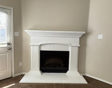 661 Rosario Lane - Photo Thumbnail 5