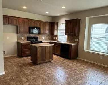 661 Rosario Lane - Photo Thumbnail 6