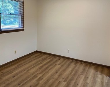682 Oakland Avenue Extension - Photo Thumbnail 6