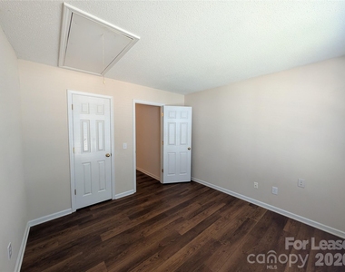111 Foxtail Drive - Photo Thumbnail 20