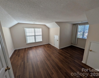 111 Foxtail Drive - Photo Thumbnail 22