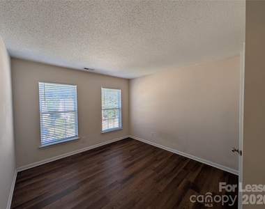 111 Foxtail Drive - Photo Thumbnail 16