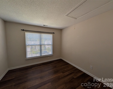 111 Foxtail Drive - Photo Thumbnail 19