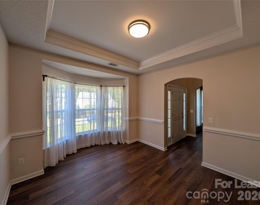 111 Foxtail Drive - Photo Thumbnail 4