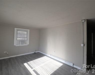 129 Brumley Avenue Ne - Photo Thumbnail 2