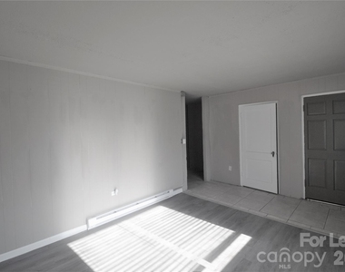 129 Brumley Avenue Ne - Photo Thumbnail 3