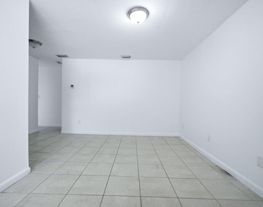 750 Nw 56th Street - Photo Thumbnail 5