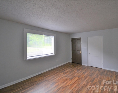 129 Brumley Avenue Ne - Photo Thumbnail 3