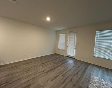 945 Brock Drive - Photo Thumbnail 4