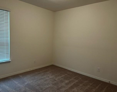 945 Brock Drive - Photo Thumbnail 3