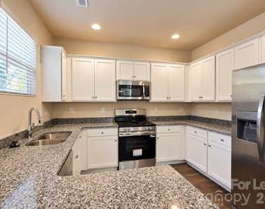 1010 Moorebrook Drive - Photo Thumbnail 8