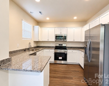 1010 Moorebrook Drive - Photo Thumbnail 5