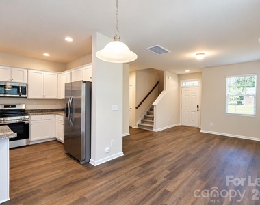 1010 Moorebrook Drive - Photo Thumbnail 7