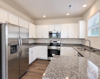 1010 Moorebrook Drive - Photo Thumbnail 11