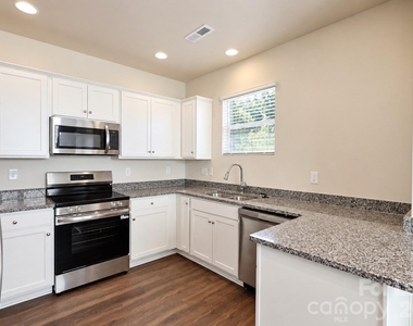 1010 Moorebrook Drive - Photo Thumbnail 12