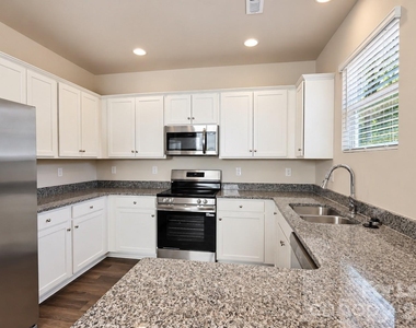 1010 Moorebrook Drive - Photo Thumbnail 14