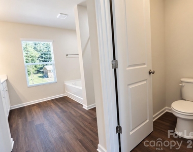 1010 Moorebrook Drive - Photo Thumbnail 20