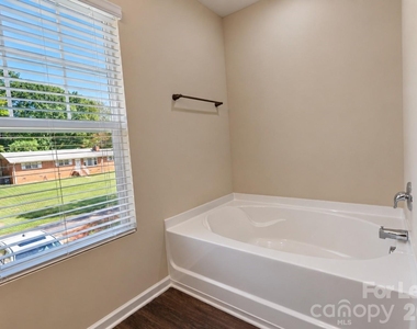 1010 Moorebrook Drive - Photo Thumbnail 23