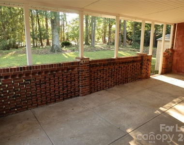 6641 Brookmeade Drive - Photo Thumbnail 16