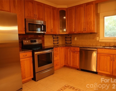 6641 Brookmeade Drive - Photo Thumbnail 12