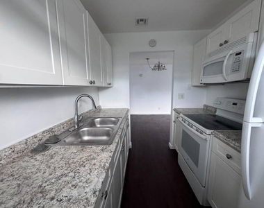 113 E Tiffany Drive - Photo Thumbnail 3