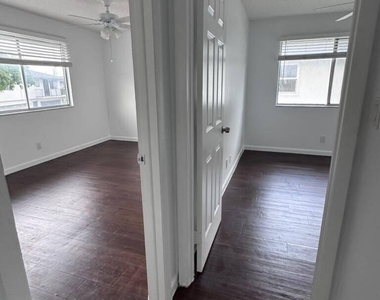 113 E Tiffany Drive - Photo Thumbnail 6