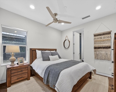 4230 Travis Street - Photo Thumbnail 24