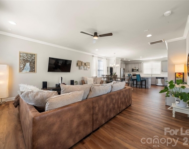 8309 Scotney Bluff Avenue - Photo Thumbnail 5