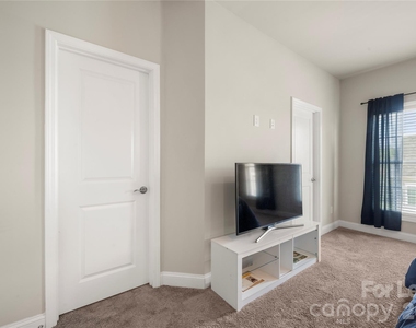 8309 Scotney Bluff Avenue - Photo Thumbnail 15