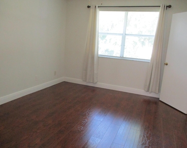 835 Nw 103rd Terrace - Photo Thumbnail 5
