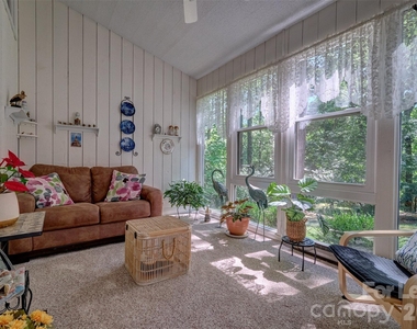 114 Pine Grove Circle - Photo Thumbnail 17