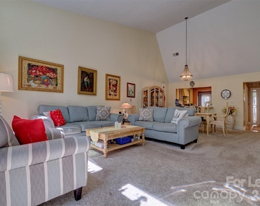 114 Pine Grove Circle - Photo Thumbnail 5