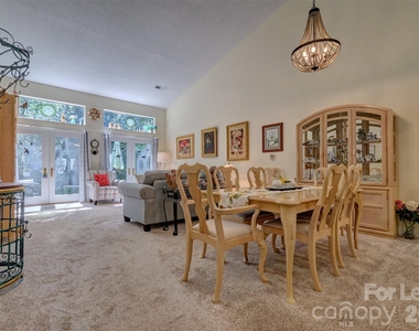 114 Pine Grove Circle - Photo Thumbnail 4