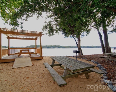 114 Pine Grove Circle - Photo Thumbnail 30