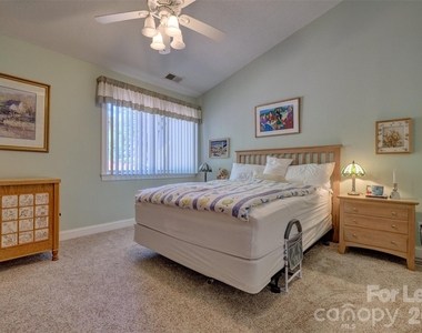 114 Pine Grove Circle - Photo Thumbnail 16