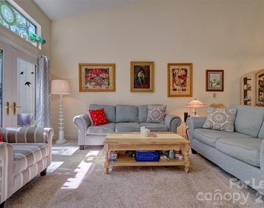 114 Pine Grove Circle - Photo Thumbnail 6