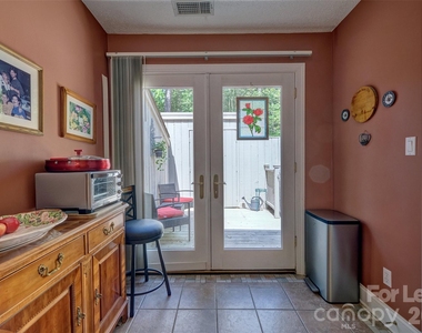 114 Pine Grove Circle - Photo Thumbnail 18