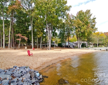 114 Pine Grove Circle - Photo Thumbnail 32