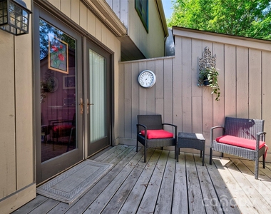 114 Pine Grove Circle - Photo Thumbnail 20