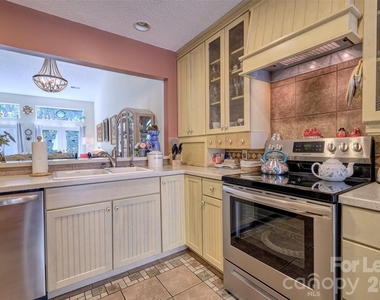 114 Pine Grove Circle - Photo Thumbnail 10