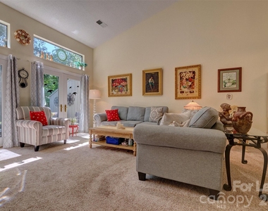 114 Pine Grove Circle - Photo Thumbnail 7