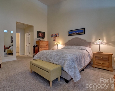 114 Pine Grove Circle - Photo Thumbnail 12