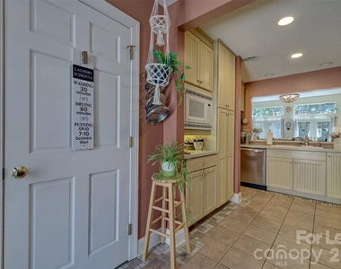 114 Pine Grove Circle - Photo Thumbnail 11